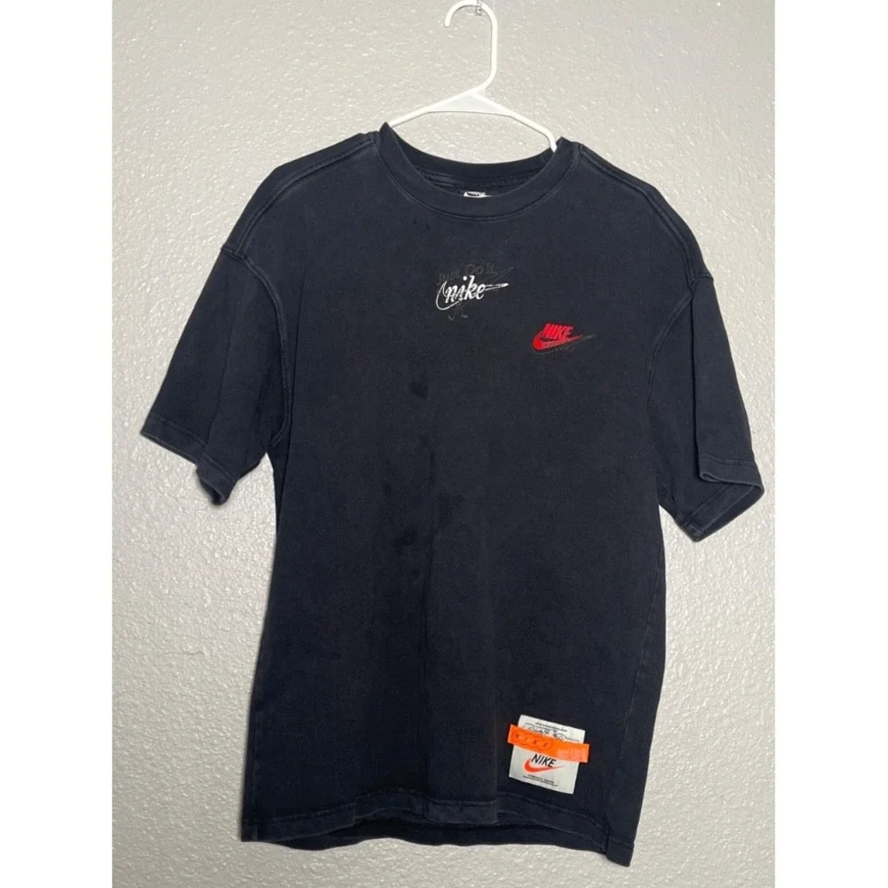 Nike Sportswear T-Shirt Men's Small Black Wash Drip Tee GDI‎ Graphic Print